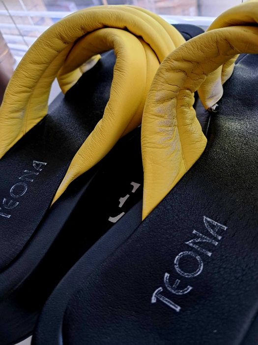 Шльопанці шкіряні