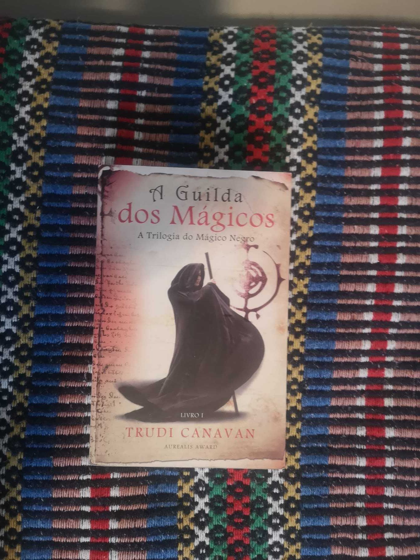 Trilogia do Mágico Negro
