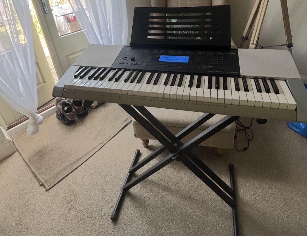 Keyboard Casio CTK 4200 ze stojakiem i tobra do przenoszenia