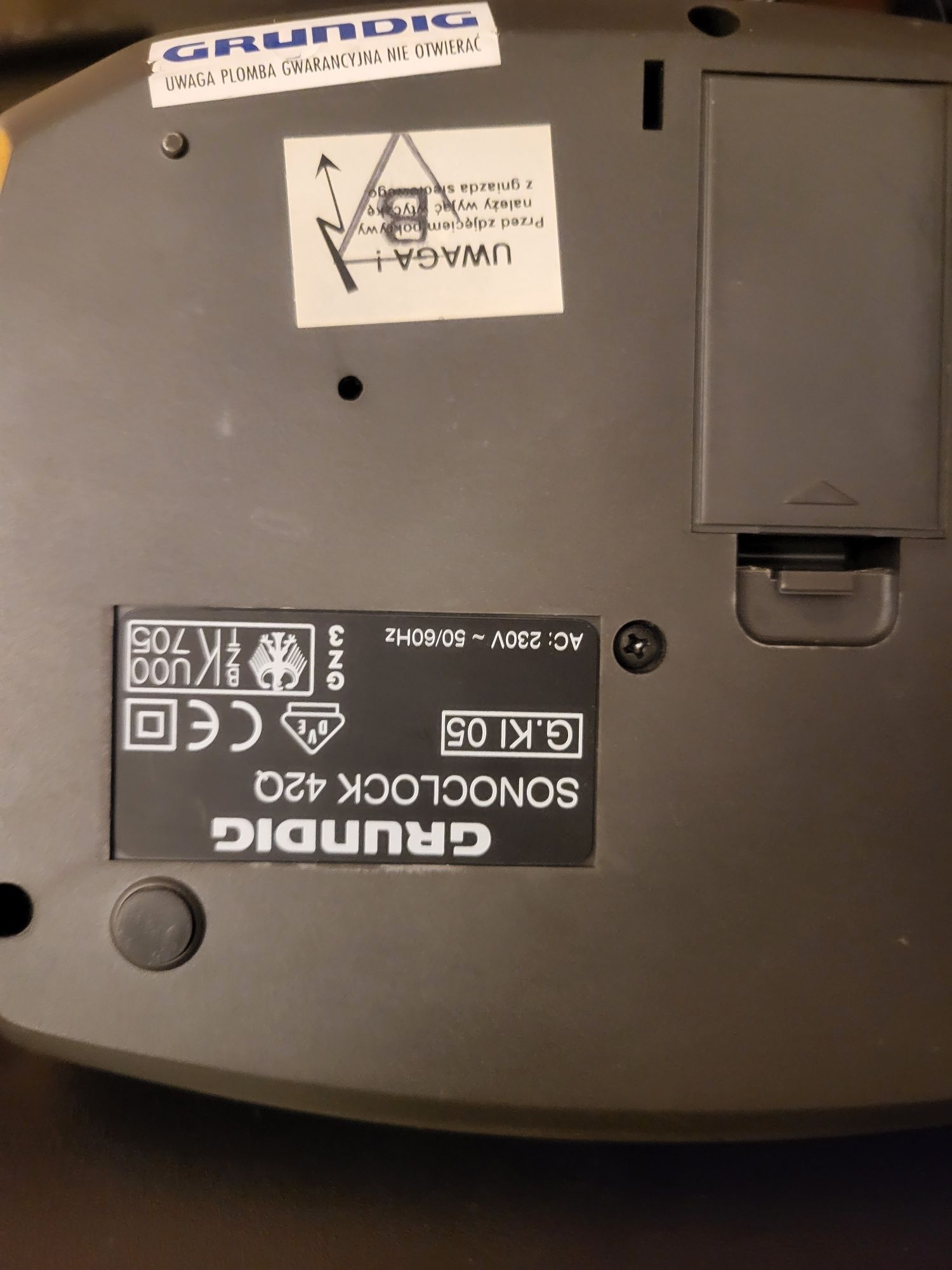 Radiobudzik Grundig