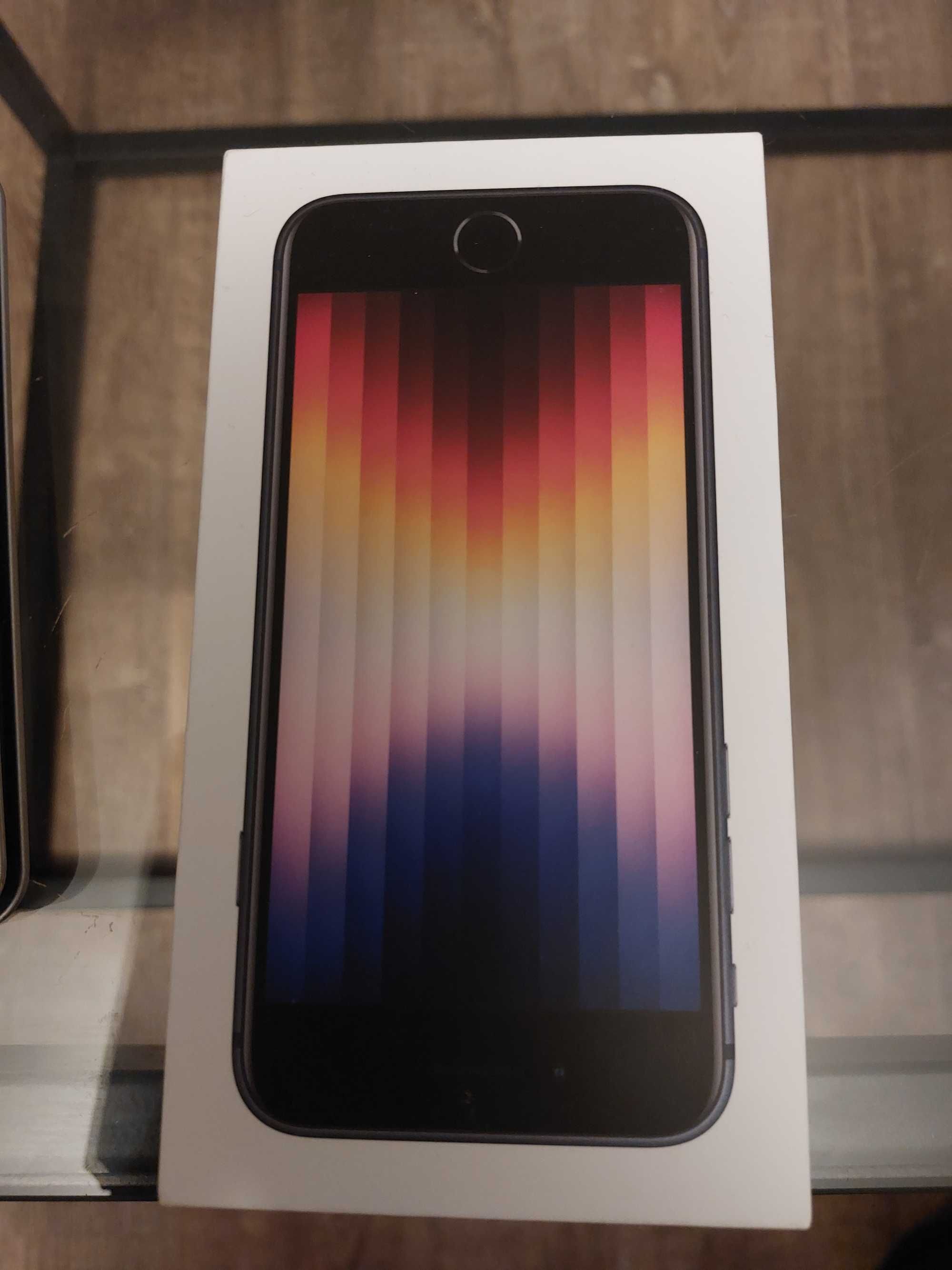 iPhone SE (2020), 64 GB, iOS 18.5, stan bardzo dobry