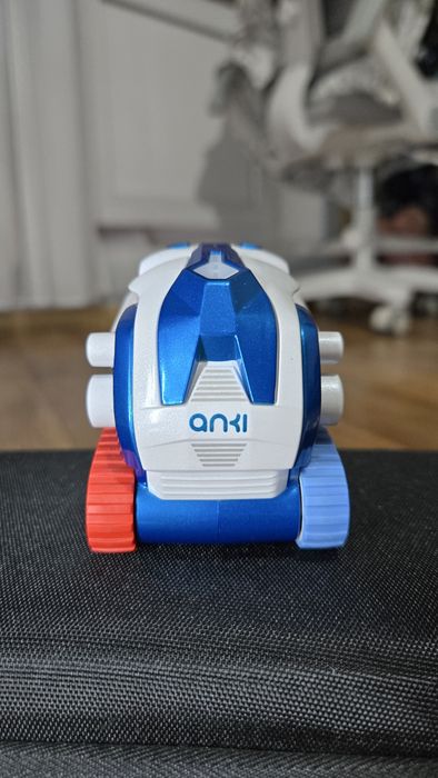 Робот Cozmo от Anki (синяя лимитированная версия)