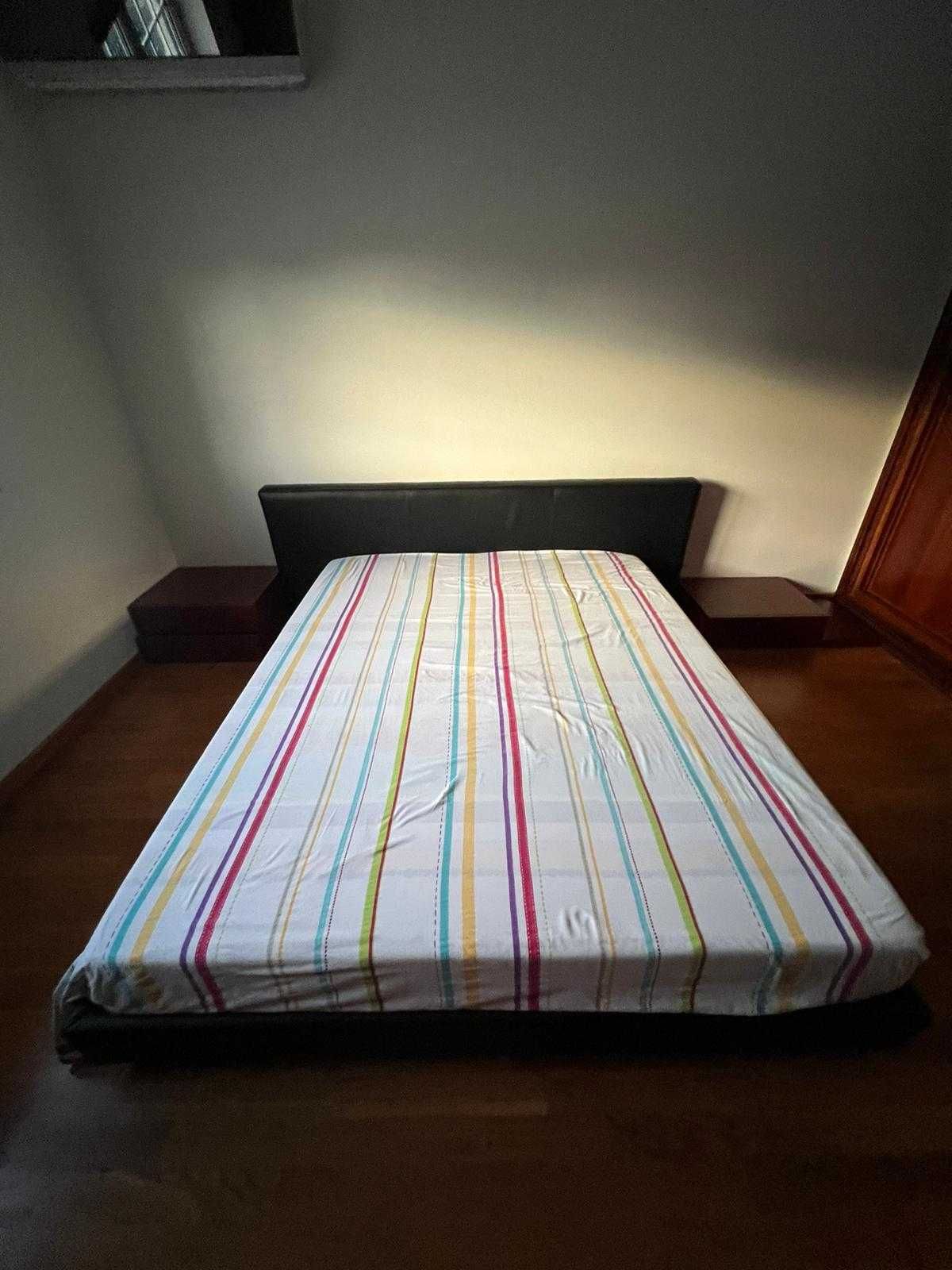 Cama de pele preta