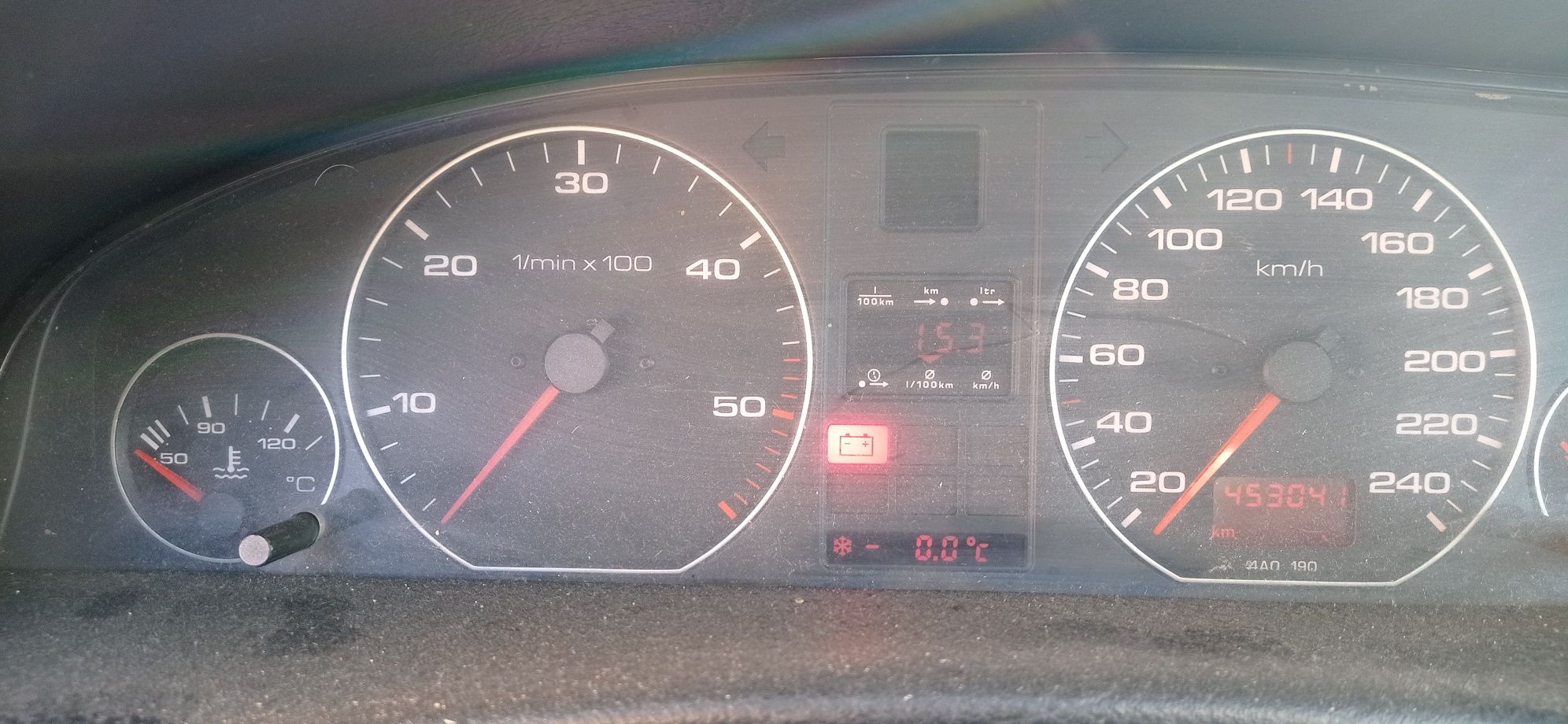 Audi A6 C4 fotele podłokietnik skrzynia pompa silnik błotnik licznik