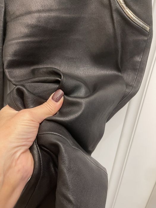 CHANEL piękne spodnie skórzane z lamówkami