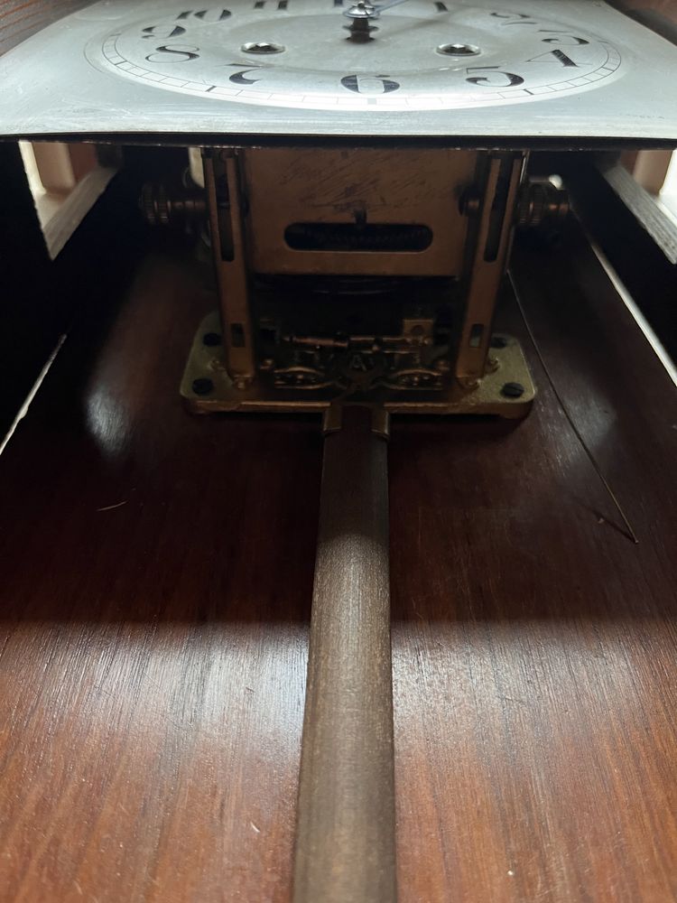 Zabytkowy zegar wiszący Junghans z 1910 roku