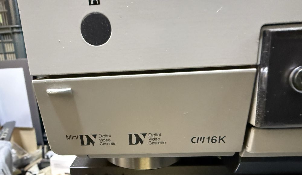 Magnetowid montażowy Sony DSR-30P lub DHR-1000NP