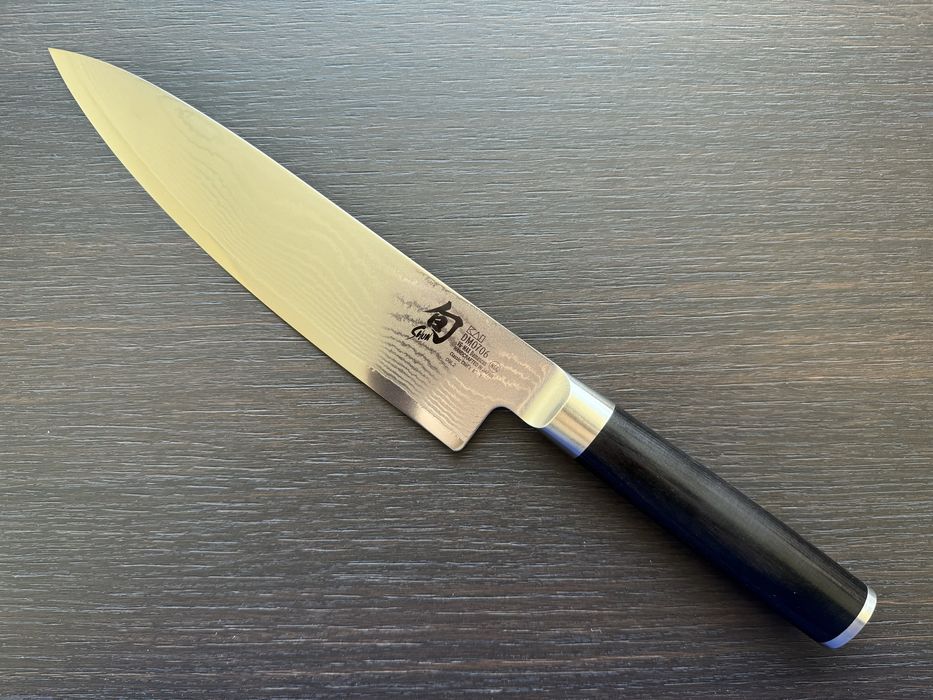 Японський професійний кухонний шеф-ніж Shun Classic