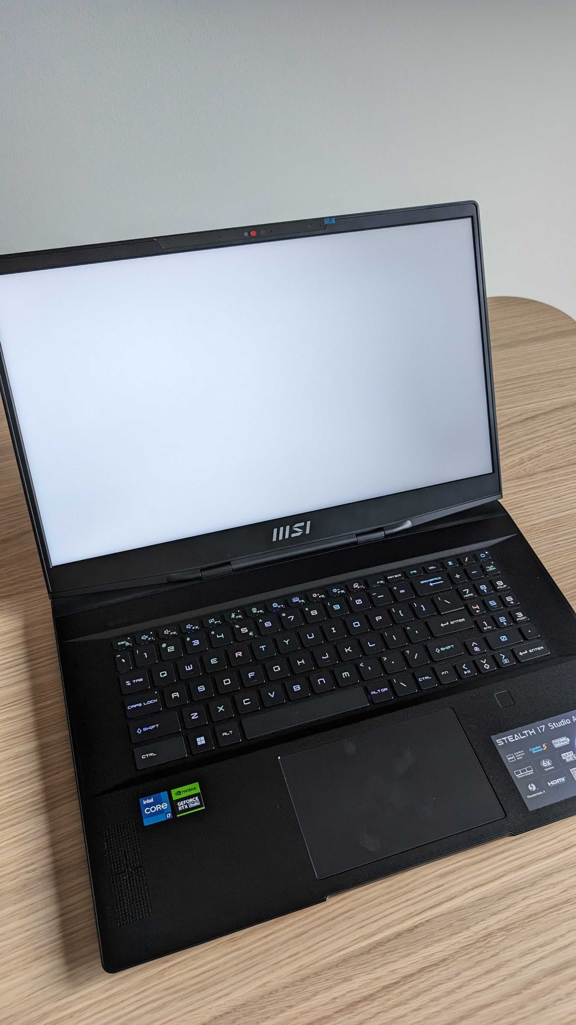 Gamingowy Laptop MSI Stealth 17 Studio A13VG-025PL