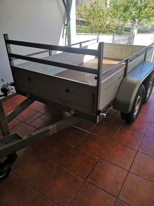 Reboque c, 2,50-1,30 c, travão e matricula 1,500€