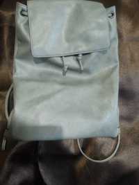 Продам срочно женскую сумку-рюкзак из искусственной кожи