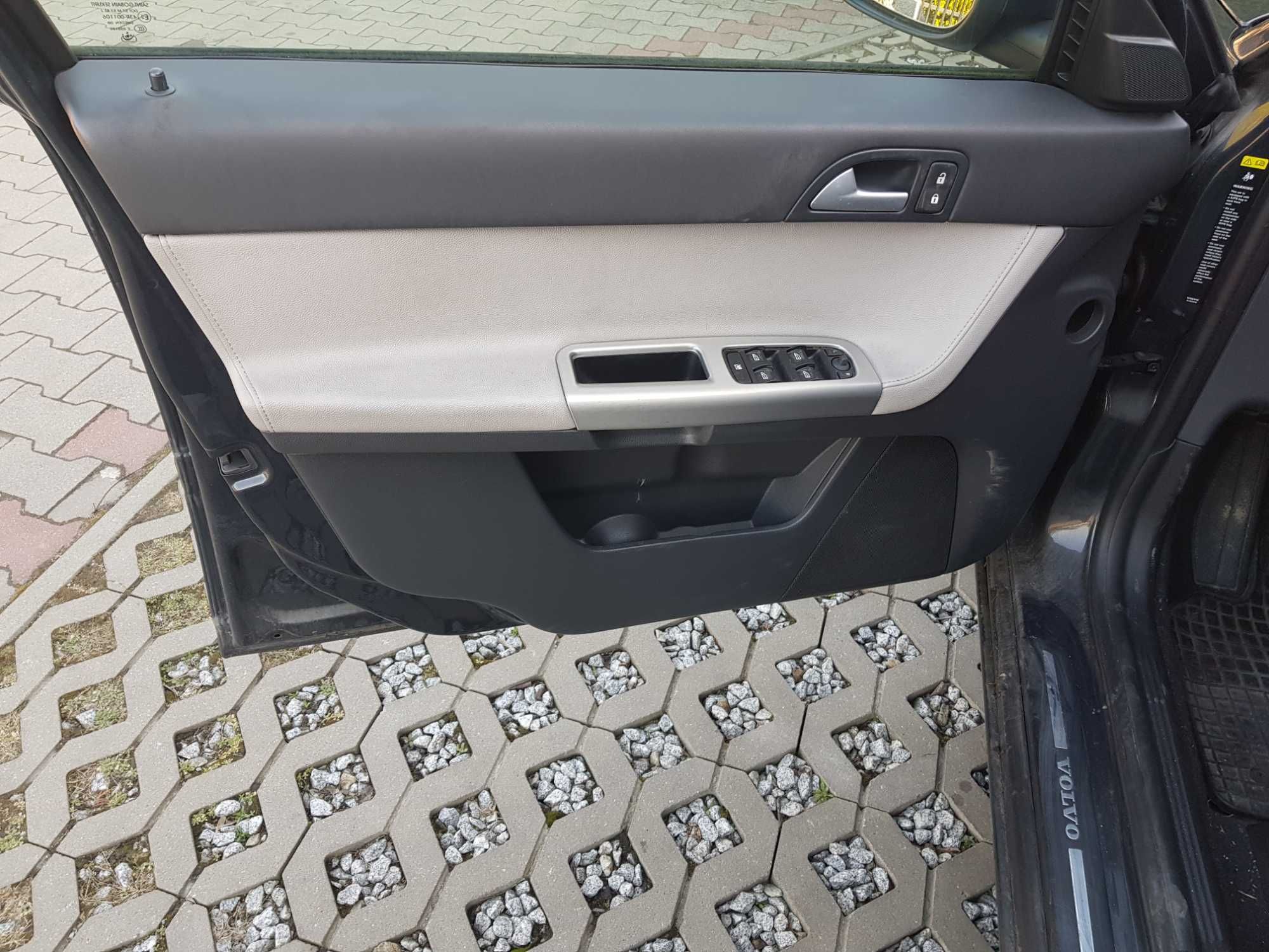 VOLVO V50 Fotele Boczki Kanapa Skóra Tapicerka KOMPLET CZĘŚCI RADOM