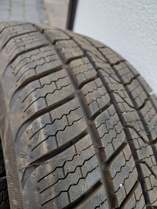 Opony wielosezonowe 195 55 R15 4 sztuki z 2024r