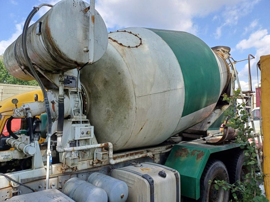 ZAŁADUNKOWA GRUSZKA DO BETONU BETONOMIESZARKA 8M