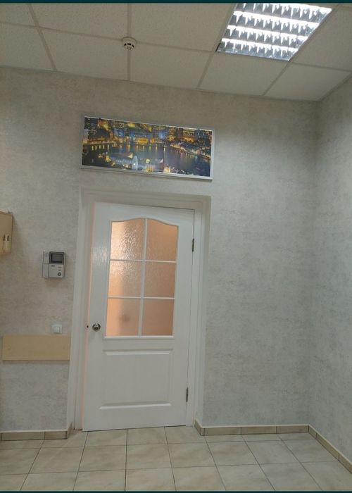 Ціна знижена! Нежитлове прим. 25м.кв. пл.Свободи з окремим входом