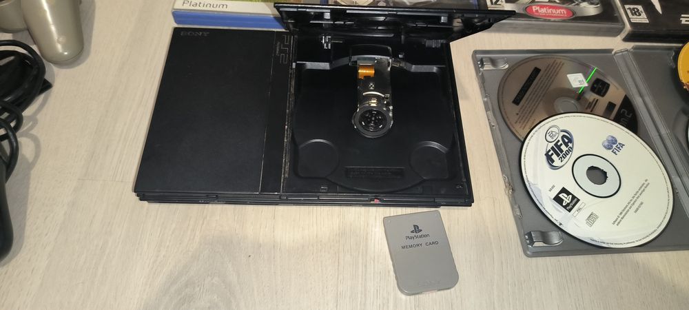 Продам плейстейшен 2 слім