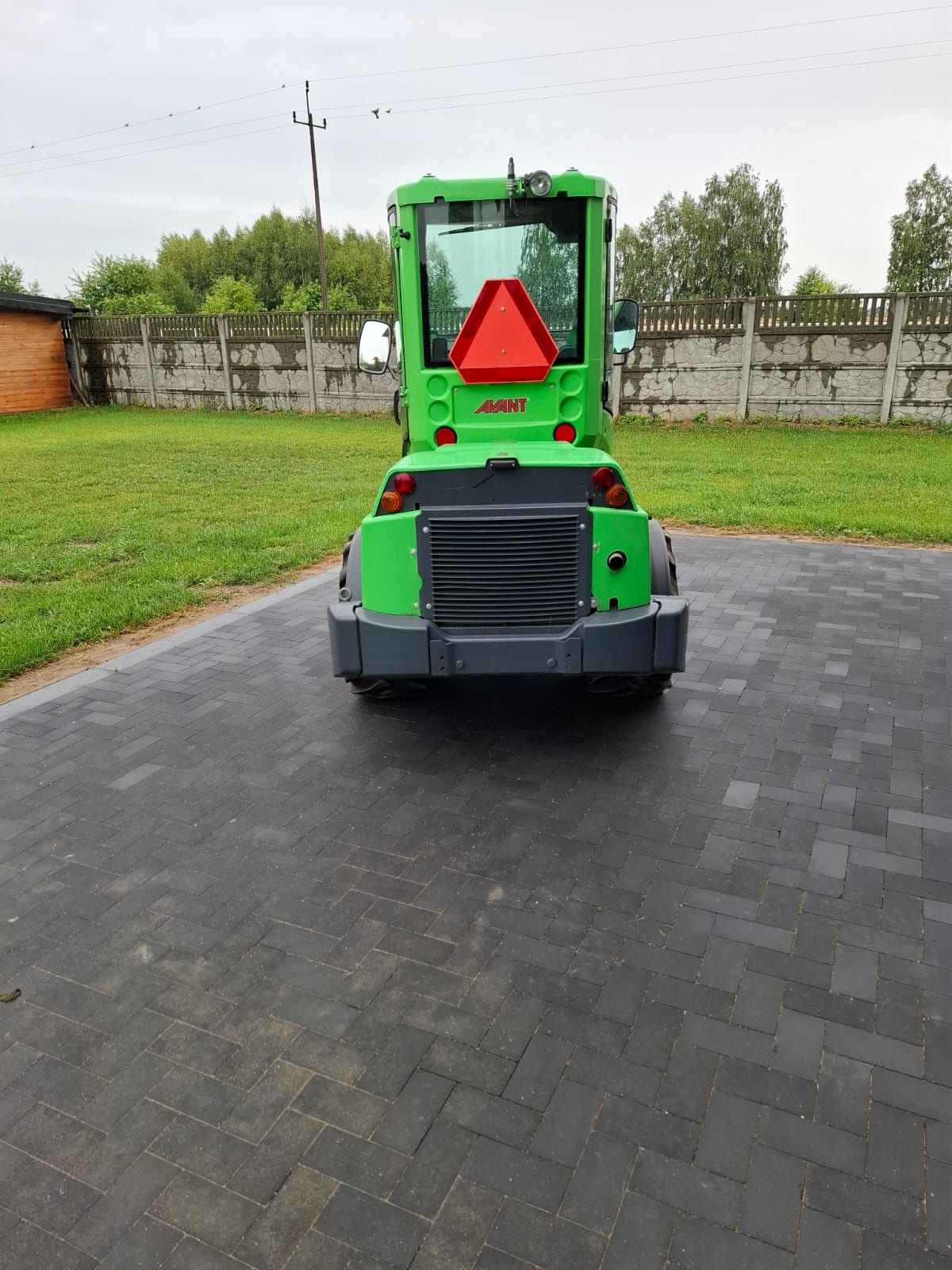Ładowarka miniladowarka avant 745