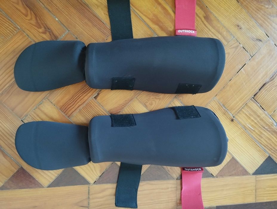 Caneleiras com proteção de pés