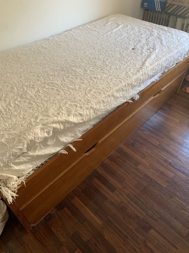 Cama de solteiro com gaveta