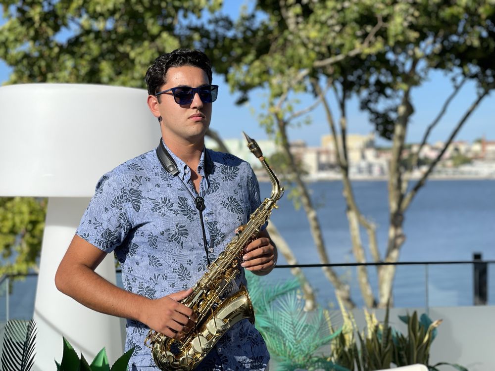 Saxofonista de casamentos eventos e festas