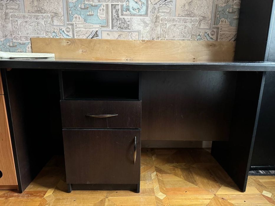 Стіл офісний (комп'ютерний)