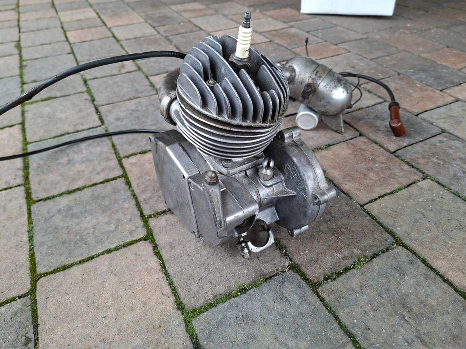 silnik spalinowy , tłumik