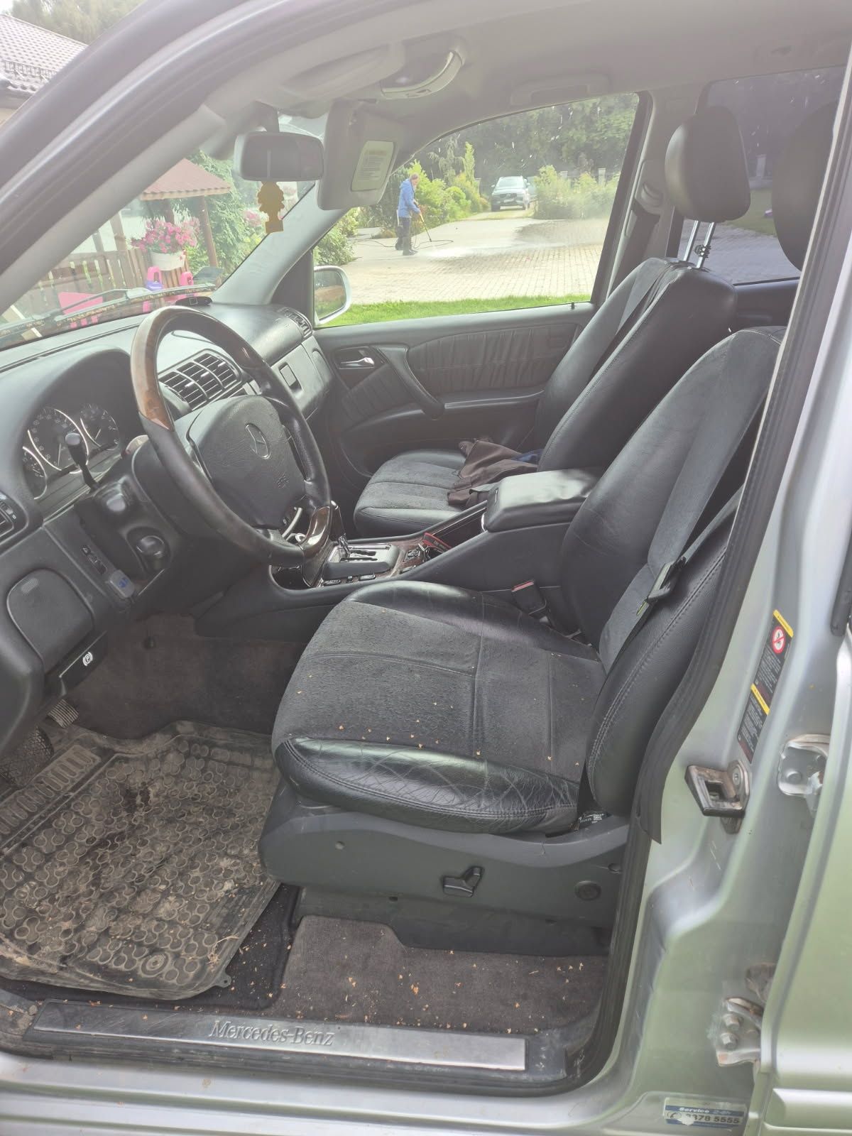 sprzedam samochód marki mercedes ML 270 CD1