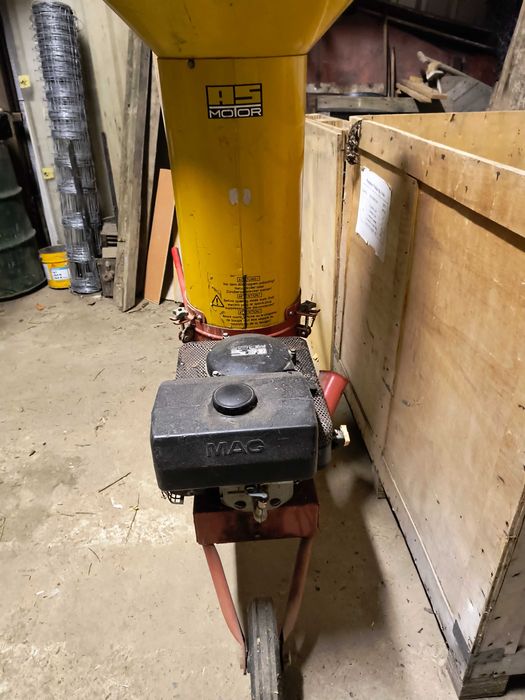 Rozdrabniacz do gałęzi AS Motors spalinowy