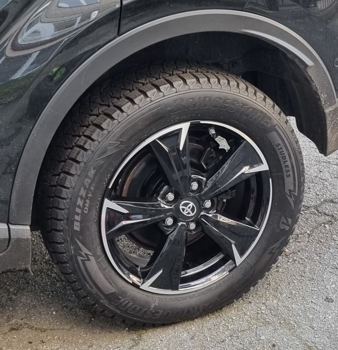 Toyota C-HR 2019 гибрид