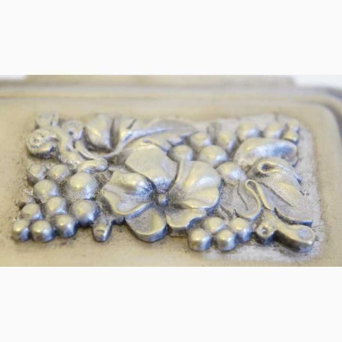 Продам б/в  старовинну  шкатулку.