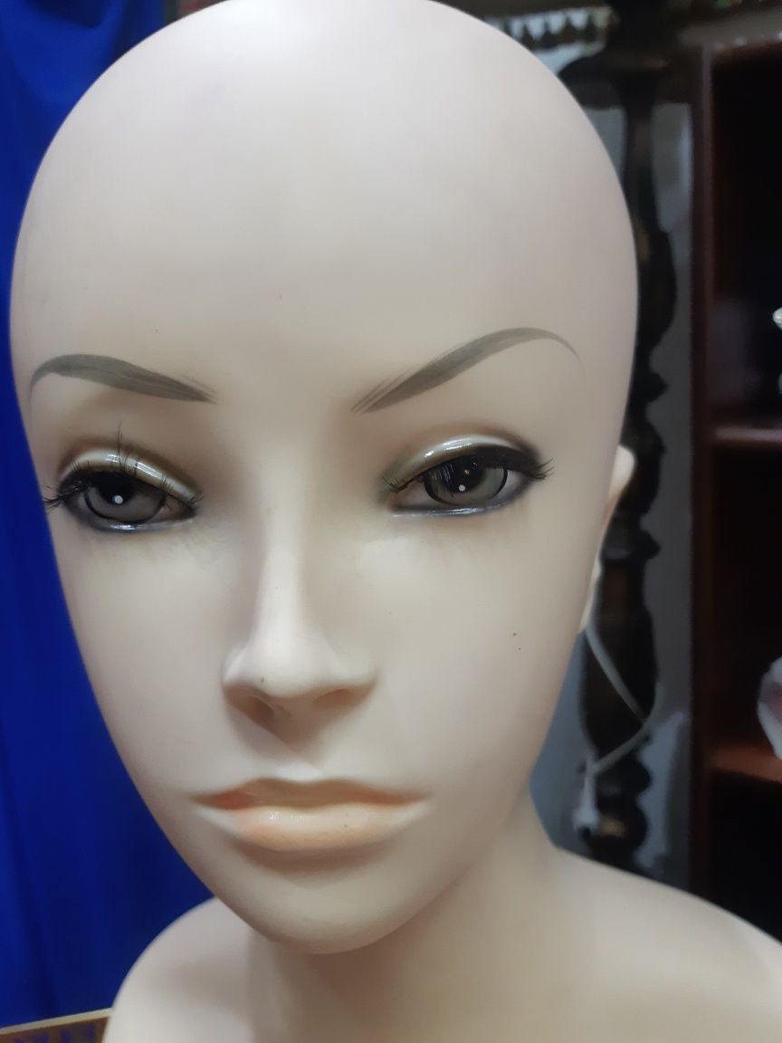 Busto em gesso, ideal para colocar lenços, chapéus e perucas.