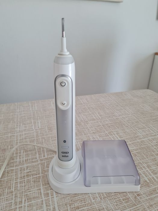 Escova de dentes eletrica oral B