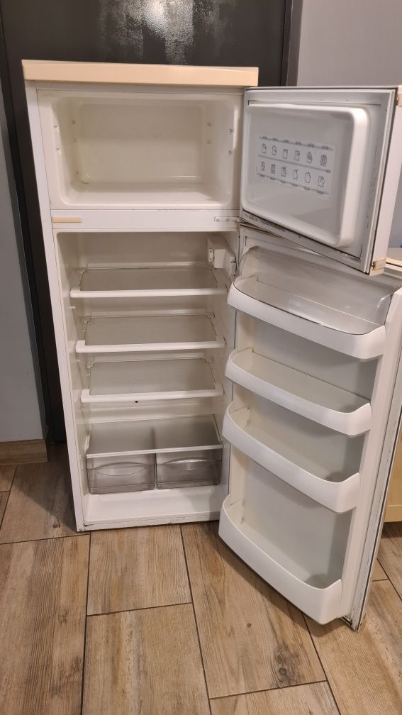 Lodówka Ardo 140 cm sprawna