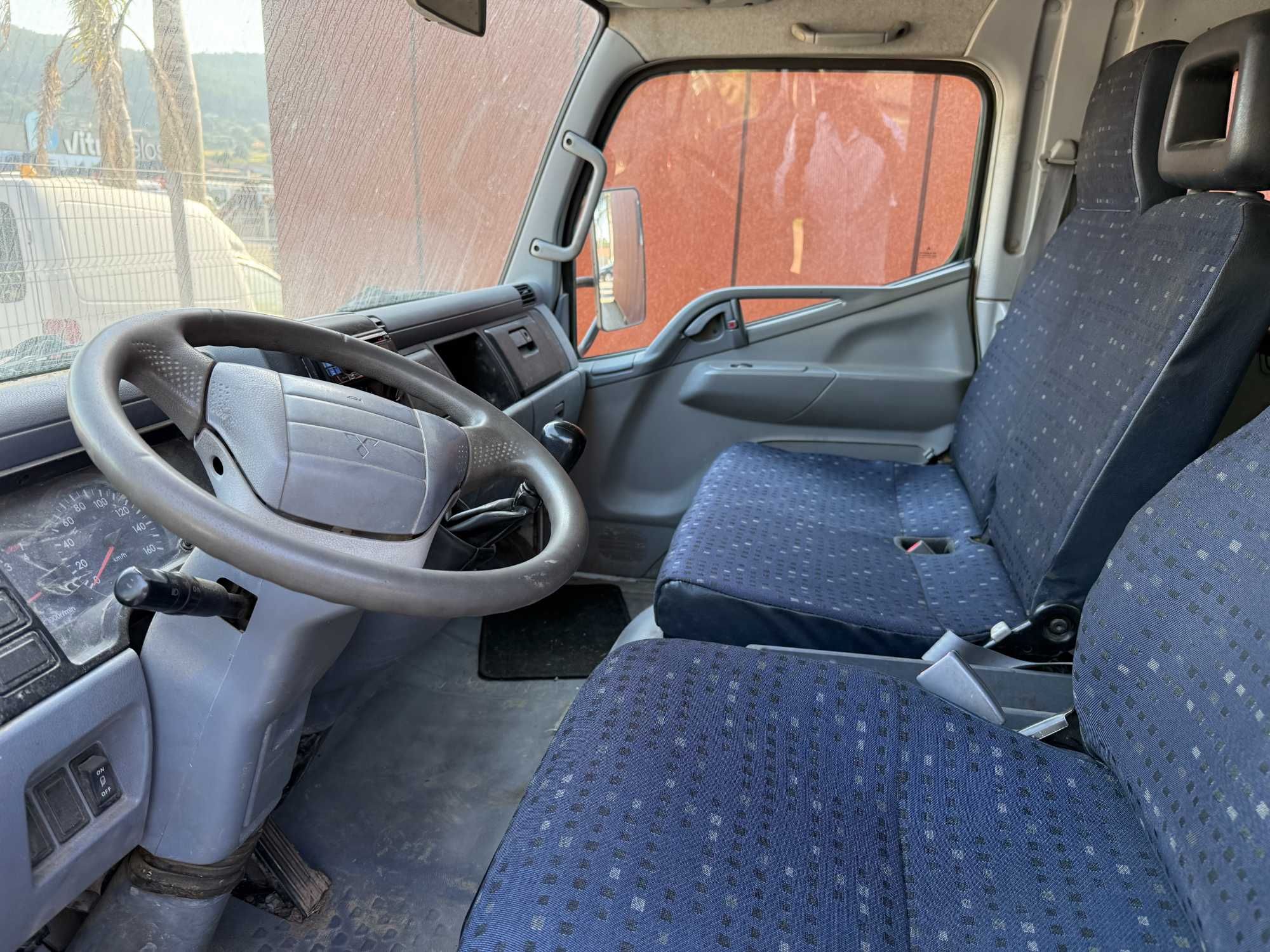 Mitsubishi Canter tríbasculante
