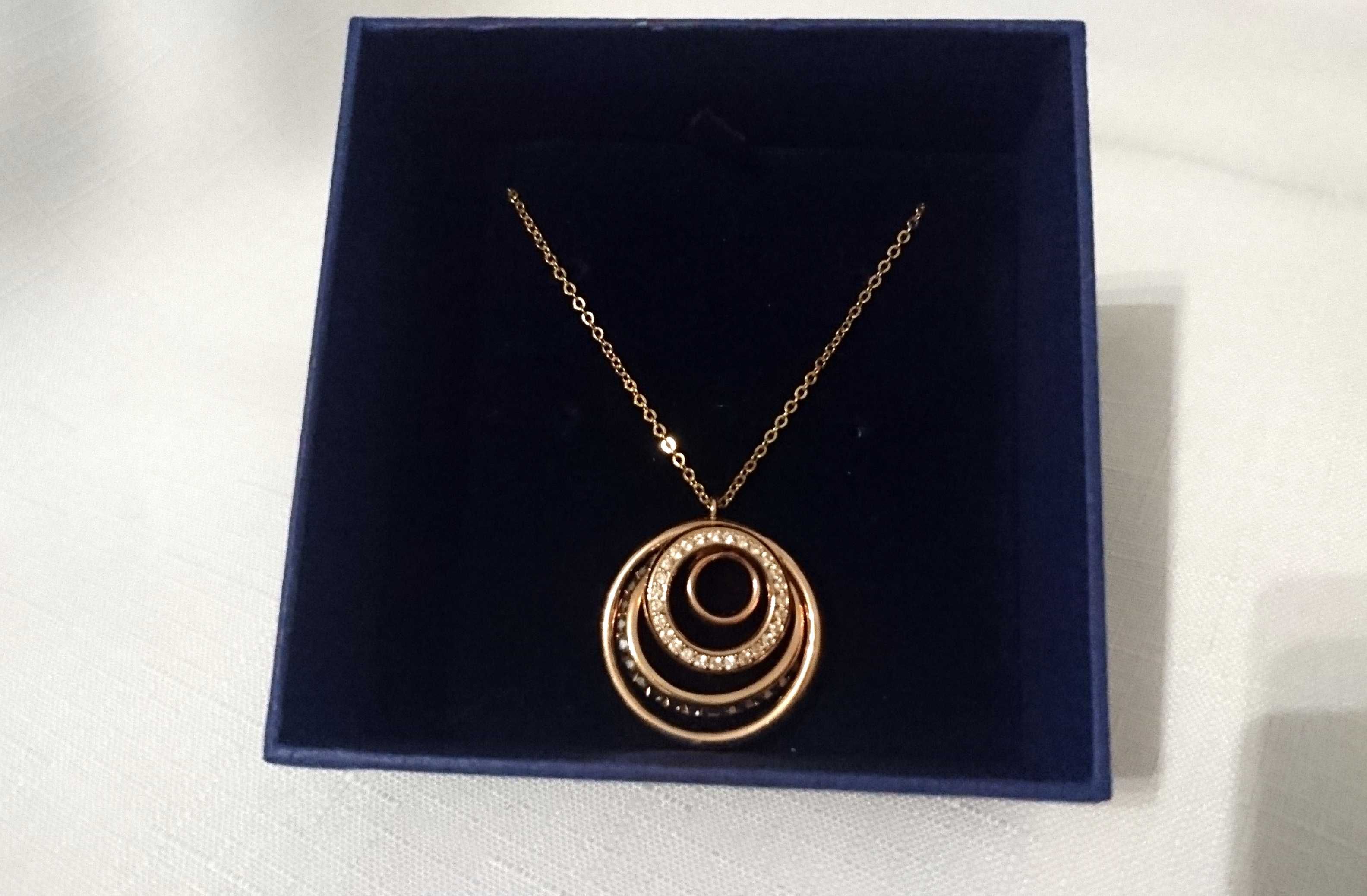 Naszyjnik wisiorek Swarovski Dynamic Medium Pendant Rose gold