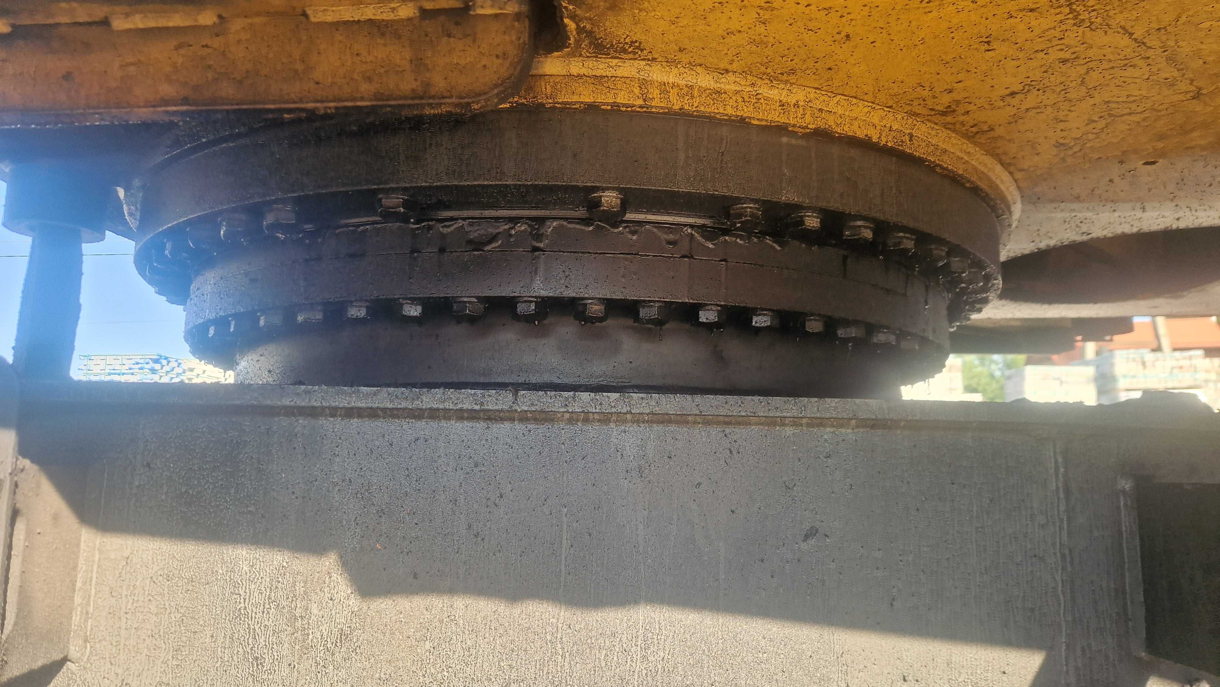 koparka liebherr A 924 litronic koła 1100r20 łożysko obrotu wieniec