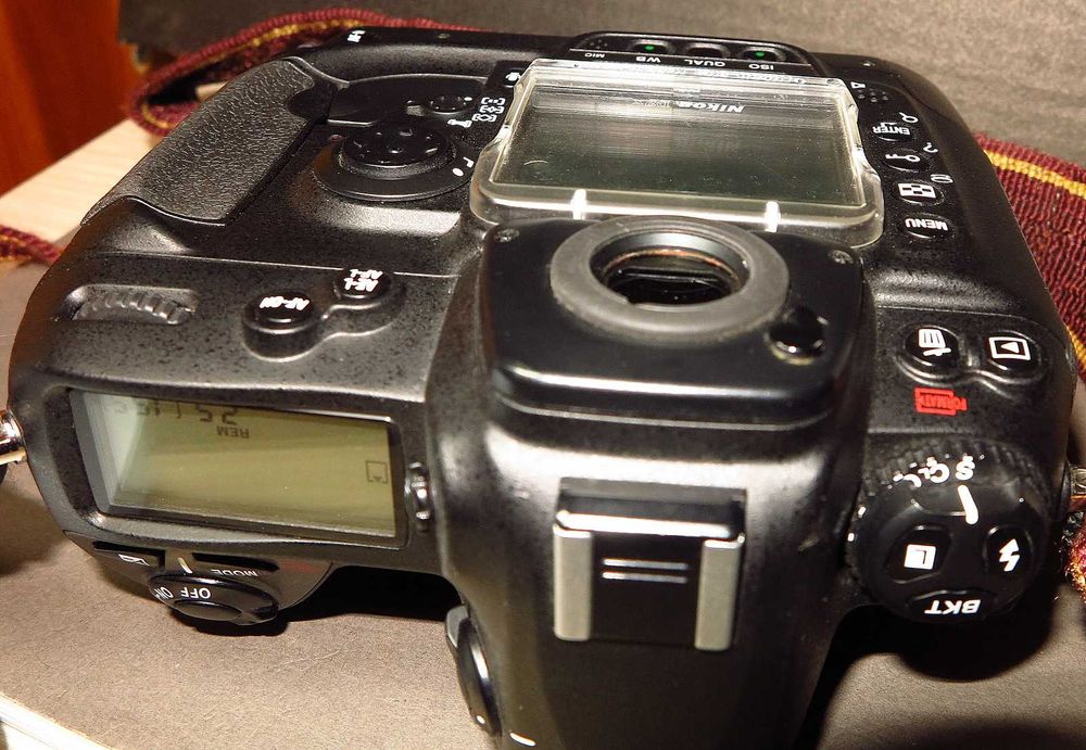 Super! Nikon D2X body 12 Mpix