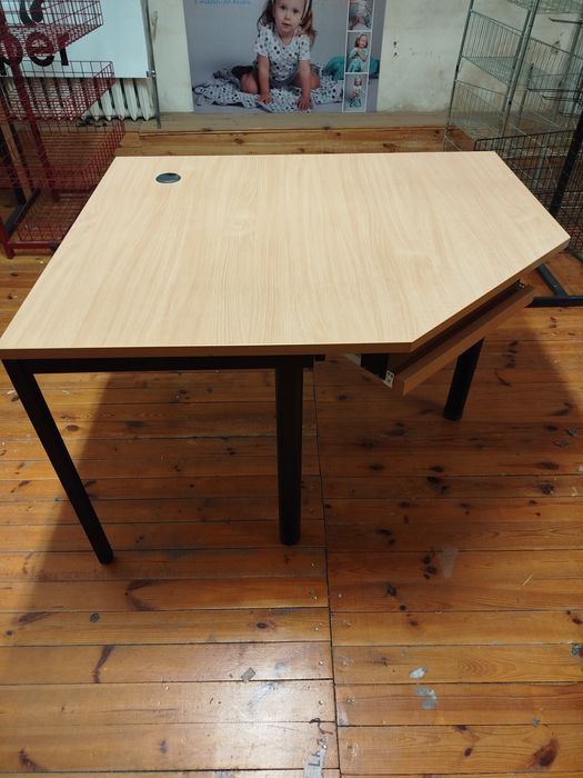 Stolik Biurko narożne do komputera.