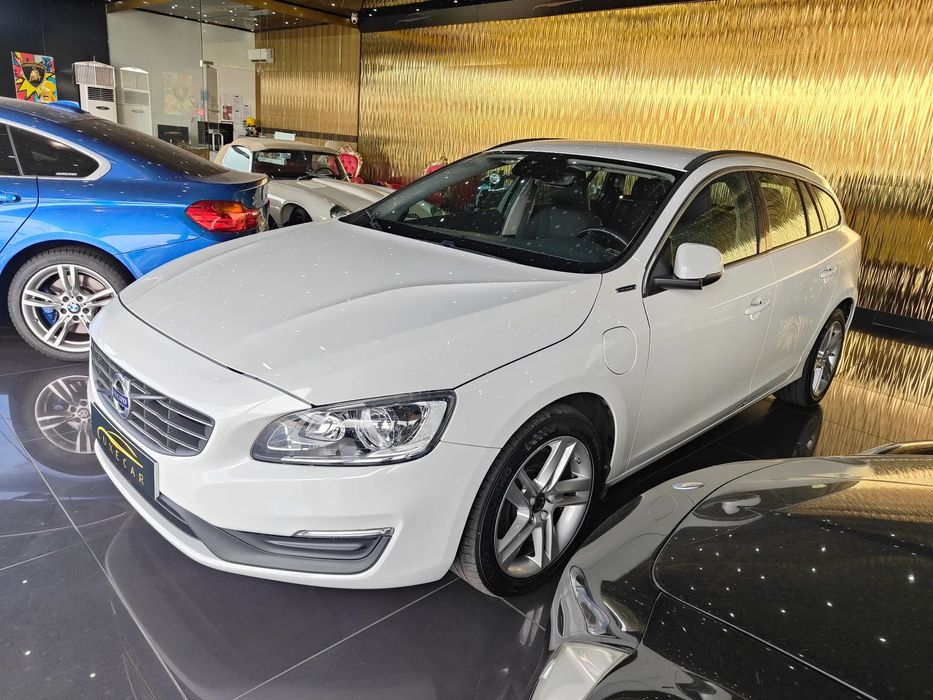 Volvo V60 2.4 D6 Momentum AWD Phev