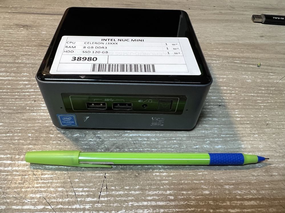 Міні кмпʼютер Nuc Intel