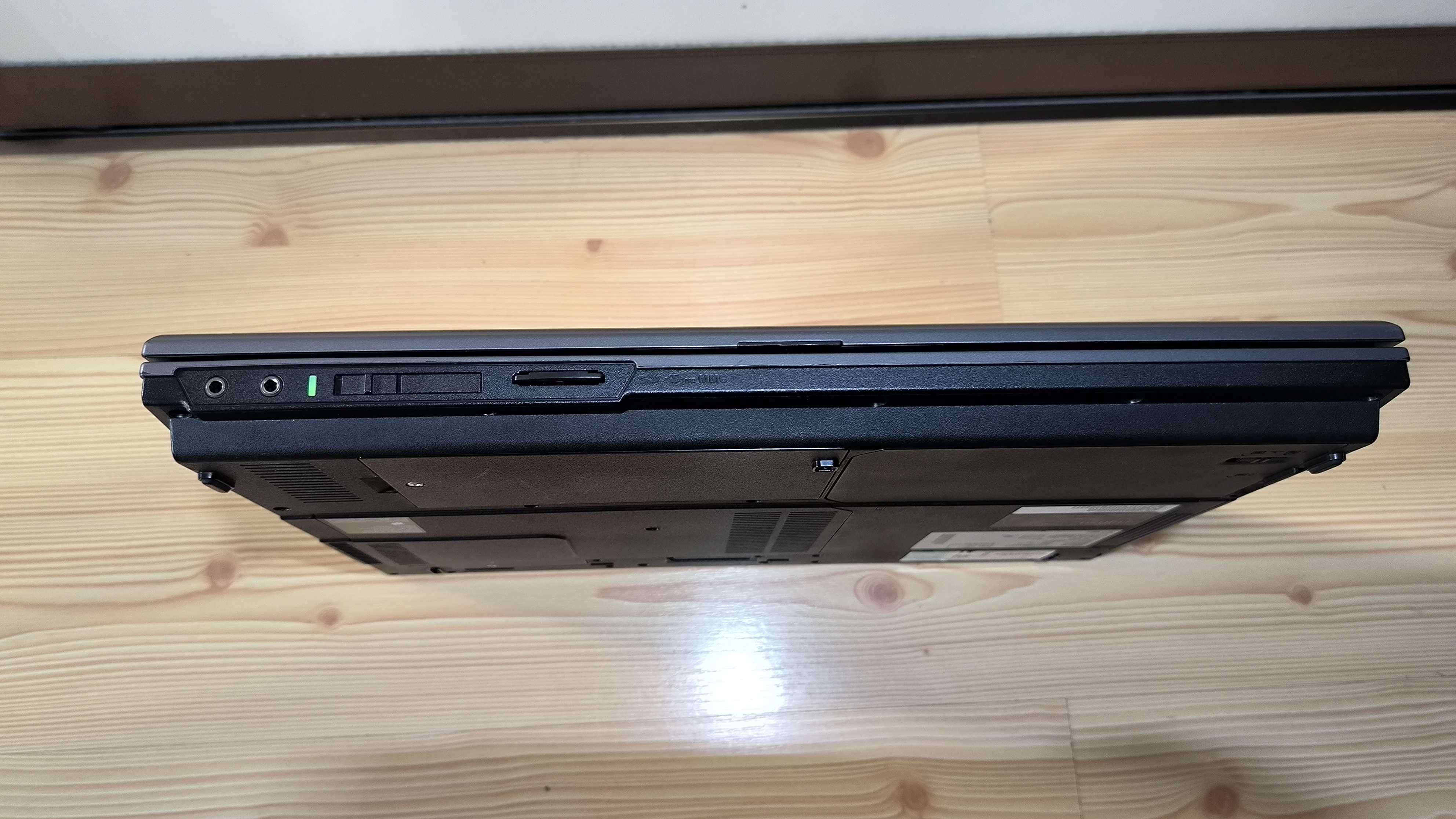 Laptop 15,4" Fujitsu Esprimo D9510 2x2,53GHz, 4 Gb RAM, 256GB HDD