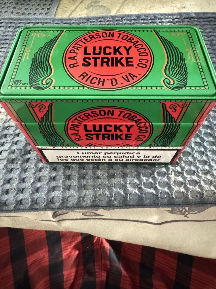 Caixa de Tabaco Lucky  Strike
