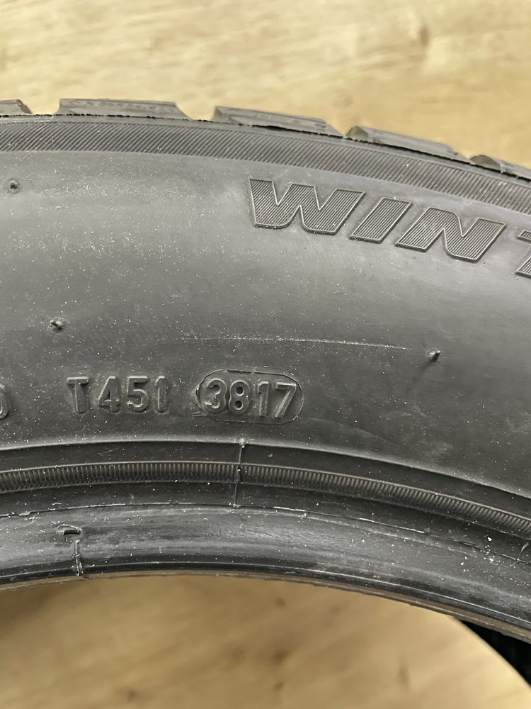 Продам зимову гуму Pirelli 215/55/R17