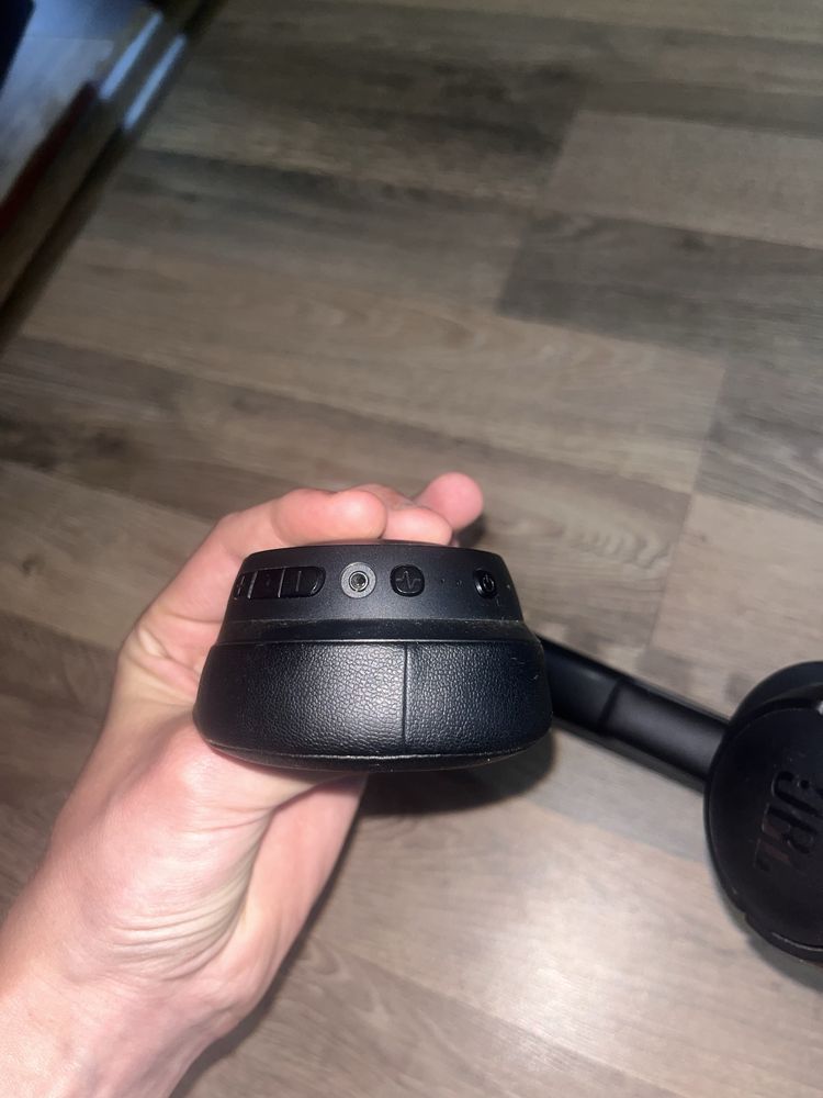 Бездротові навушники JBL TUNE760NC