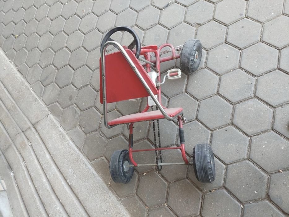 Carro a Pedais de Criança