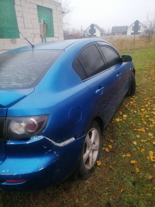 Mazda 3 Машина , водій жінка. Машина не на ходу.