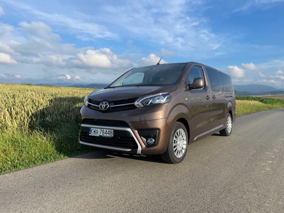 Wynajem Bus samochód 9 osobowy Wypożyczalnia automat Toyota Proace
