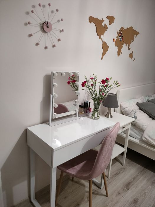 Lustro stojące LED na toaletkę