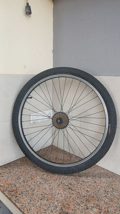 Jante e pneu 26" com catraca de 6 velocidades