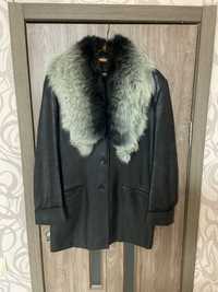 Продам зимнюю женскую куртку с дефектом